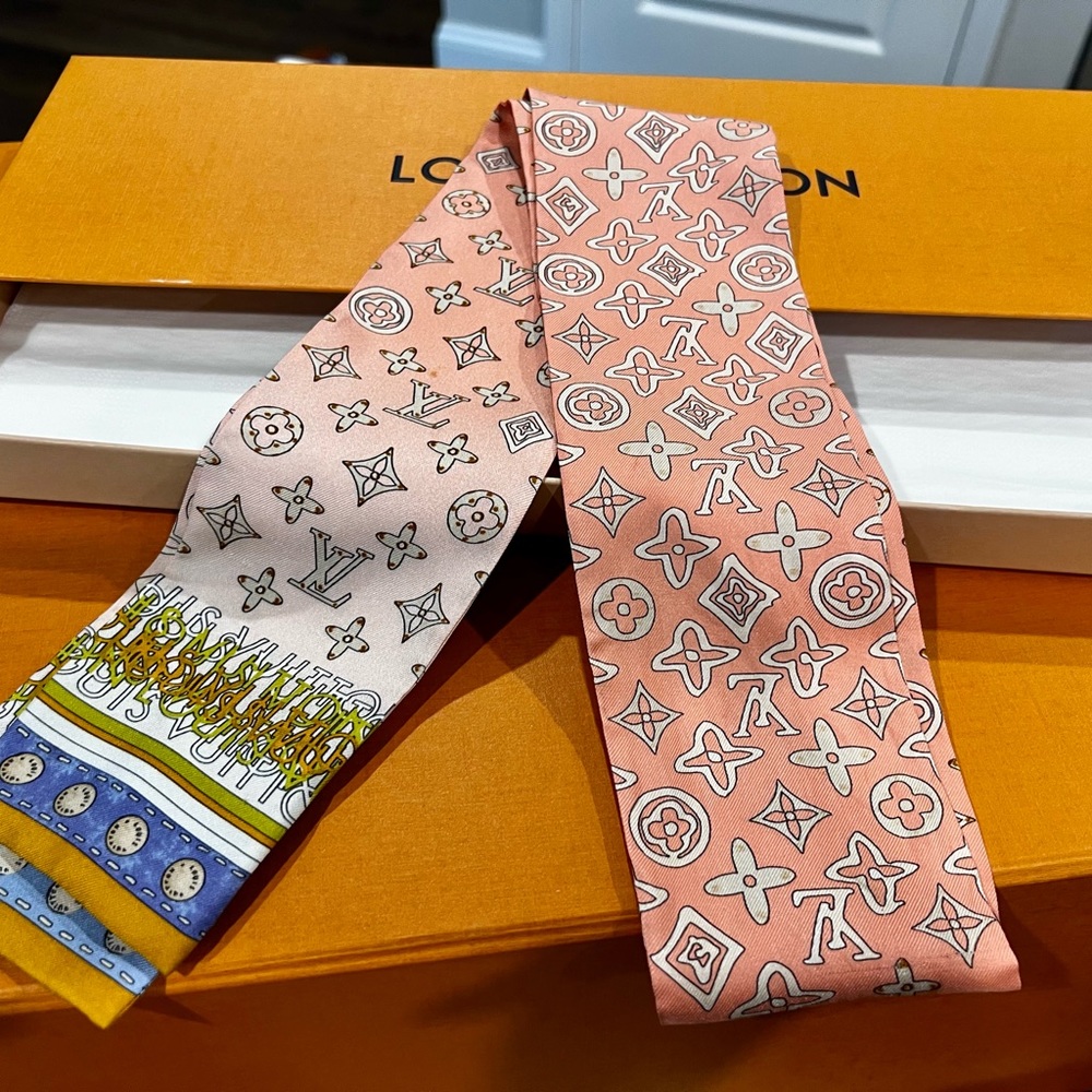 Louis Vuitton Bandeau in great condition.